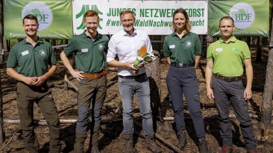 Junge Forstleute fordern Geld für die Forschung